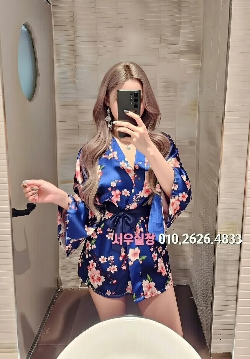 충남 미러룸 프리미엄 라인업 23번 프로필